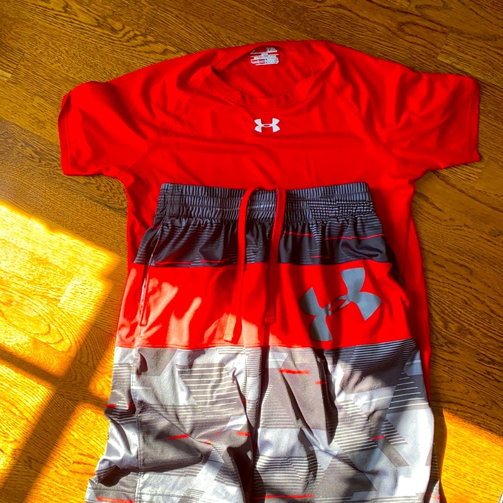 Men’s Small Under Armour Shirt and shorts lot